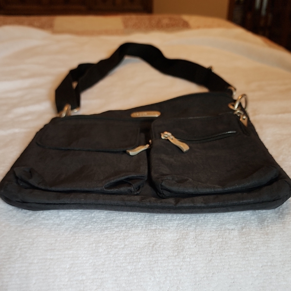Baggallini Black Crossbody Bag with Timeless Design - Picture 6 of 13